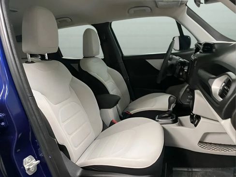 Used 2021 Jeep Renegade Latitude FWD image 15