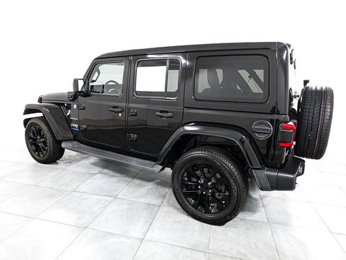 Used 2022 Jeep Wrangler Unlimited Sahara w/ Cold Weather Group AWD/4WD image 5