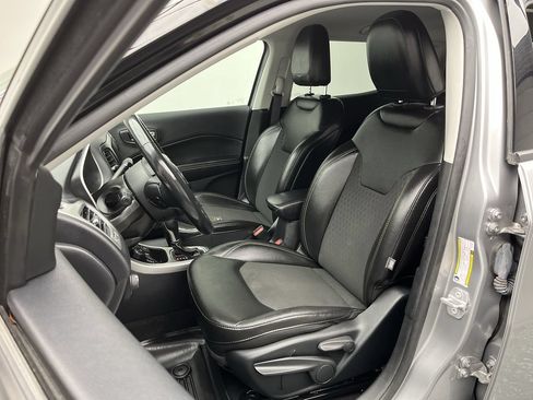 Used 2020 Jeep Compass Latitude w/ Cold Weather Group AWD/4WD image 8