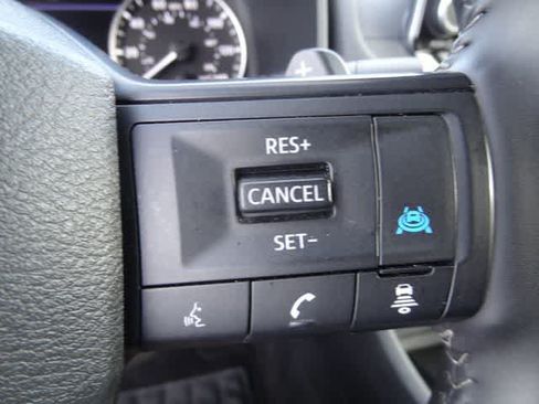 Used 2025 Nissan Rogue SV AWD/4WD image 19