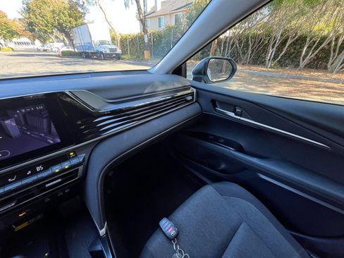 Used 2025 Toyota Camry LE image 34