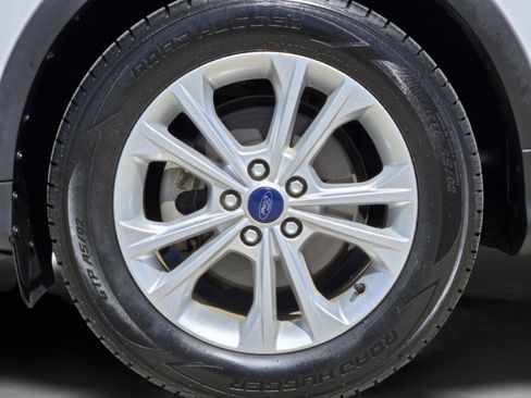 Used 2017 Ford Escape SE image 12