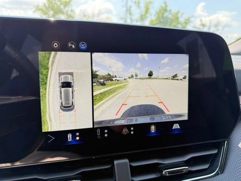 Used 2025 Chevrolet Equinox RS w/ Safety and Technology Package AWD/4WD image 17