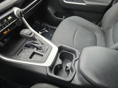 Used 2019 Toyota RAV4 LE image 23