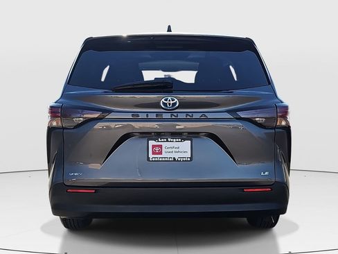 Certified 2025 Toyota Sienna LE image 5