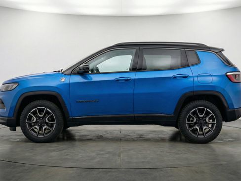 Used 2025 Jeep Compass Trailhawk AWD/4WD image 5