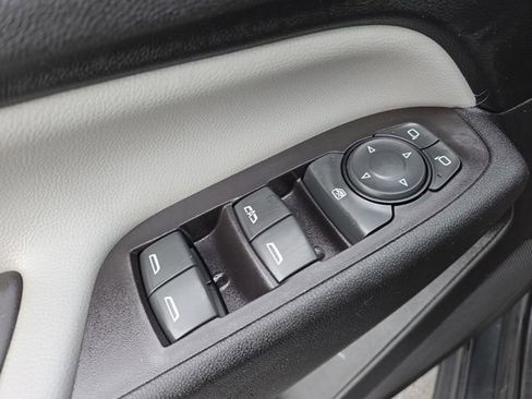 Used 2021 Chevrolet Equinox LS w/ LS Convenience Package image 7