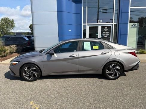 Used 2024 Hyundai Elantra Limited FWD image 3