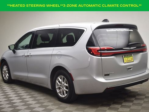 Used 2024 Chrysler Pacifica Touring-L image 6