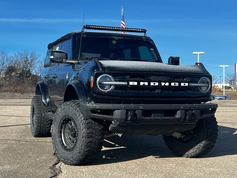 Used 2021 Ford Bronco Outer Banks image 2