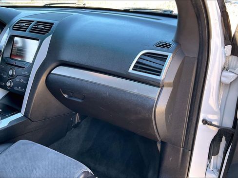 Used 2015 Ford Explorer XLT w/ Equipment Group 202A image 16