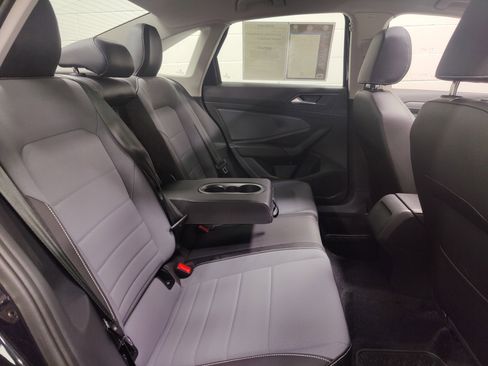 Used 2025 Volkswagen Jetta SE w/ Sunroof Package image 14