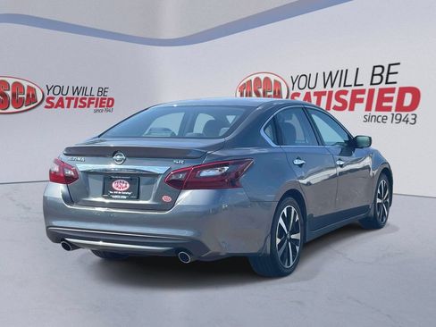 Used 2018 Nissan Altima 2.5 SR w/ Interior Lighting Package FWD image 6