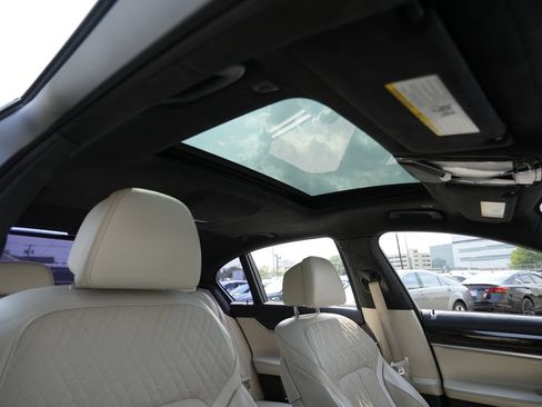 Used 2016 BMW 750i xDrive AWD/4WD image 33