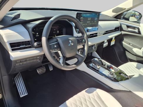 New 2025 Mitsubishi Outlander AWD image 17