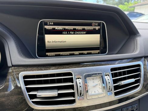 Used 2015 Mercedes-Benz E 400 4MATIC Sedan image 19