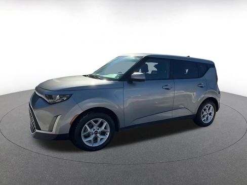 Used 2025 Kia Soul LX w/ LX Technology Package image 8