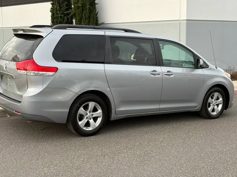 Used 2014 Toyota Sienna LE image 6