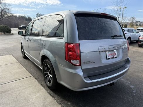 Used 2019 Dodge Grand Caravan GT image 4