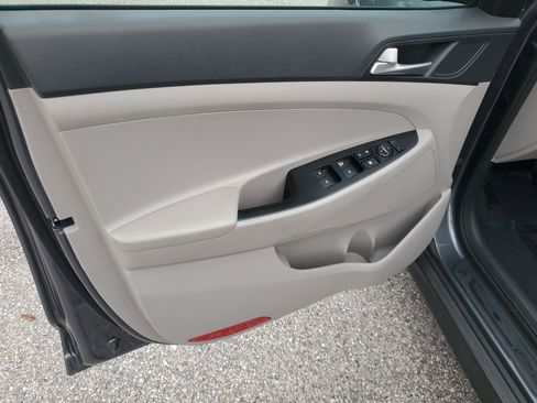 Used 2019 Hyundai Tucson SE image 14