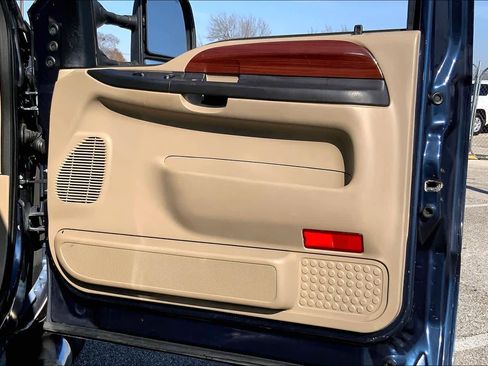 Used 2006 Ford F250 Lariat image 22