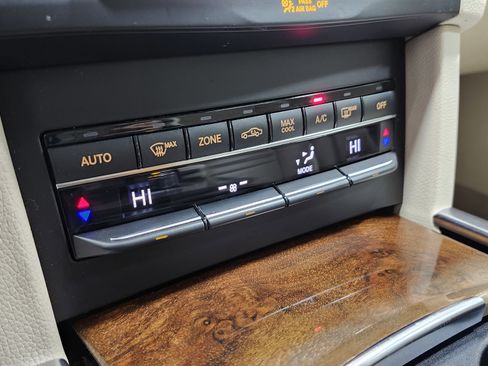 Used 2015 Mercedes-Benz E 350 4MATIC Sedan image 35