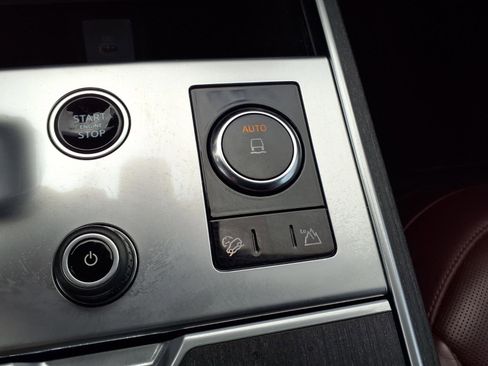 Used 2023 Land Rover Range Rover SE image 20