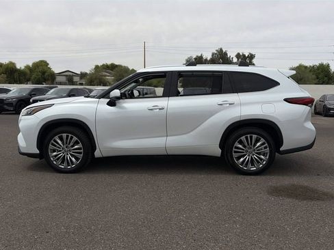 Used 2022 Toyota Highlander Platinum FWD image 10