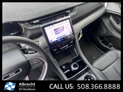 New 2025 Jeep Grand Cherokee Limited w/ Luxury Tech Group II image 23