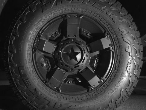 Used 2019 Toyota Tacoma TRD Off-Road AWD/4WD image 15