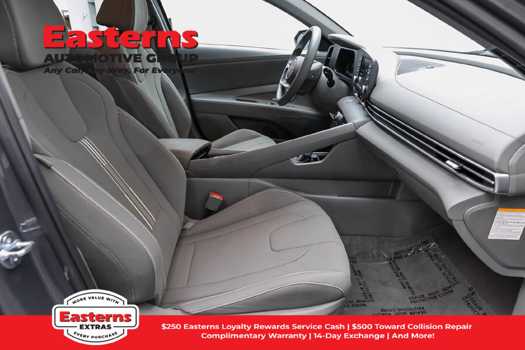 Used 2025 Hyundai Elantra Hybrid FWD image 24