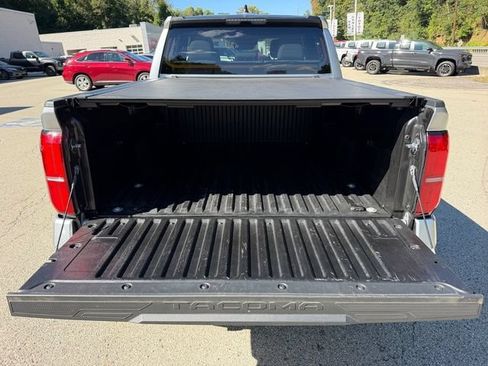 Certified 2025 Toyota Tacoma SR5 AWD/4WD image 6