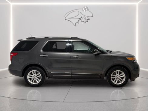 Used 2015 Ford Explorer XLT FWD image 6