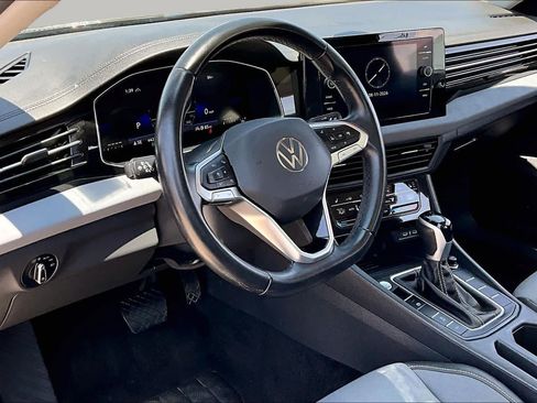 Used 2025 Volkswagen Jetta SE FWD image 18
