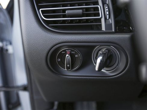 New 2026 Porsche Macan Turbo image 21