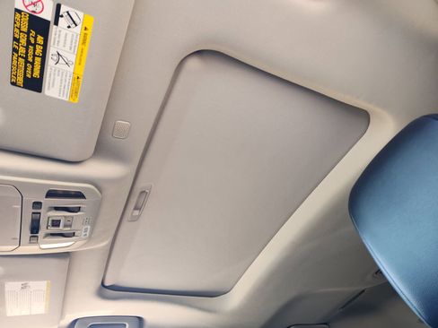 Used 2021 Toyota Highlander XLE image 29