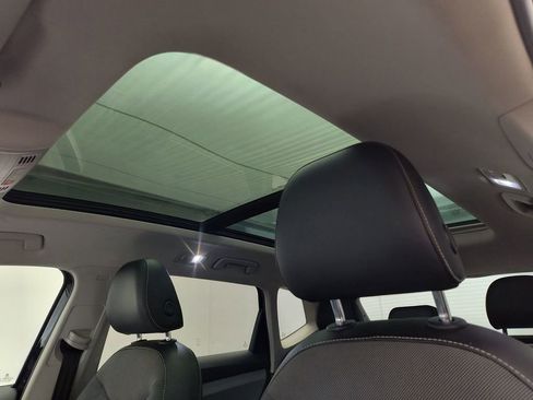 Used 2022 Volkswagen Taos SE image 13