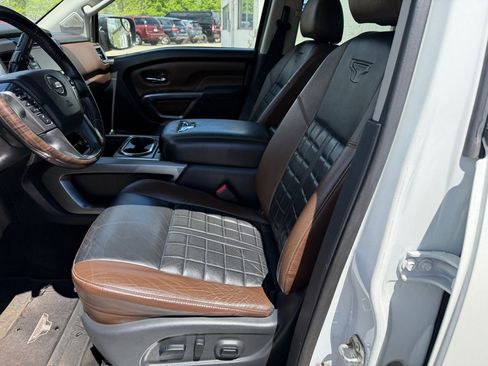 Used 2019 Nissan Titan Platinum Reserve AWD/4WD image 10