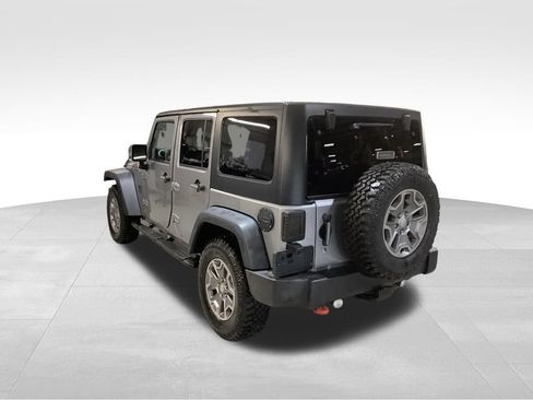 Used 2018 Jeep Wrangler Unlimited Rubicon w/ Connectivity Group AWD/4WD image 9