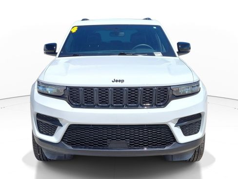 Used 2024 Jeep Grand Cherokee Altitude RWD image 2