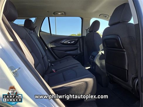 Used 2024 GMC Terrain SLE w/ Driver Convenience Package image 17