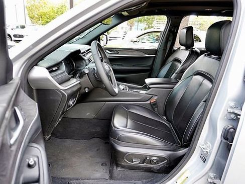 Used 2024 Jeep Grand Cherokee L Limited w/ Luxury Tech Group II AWD/4WD image 13