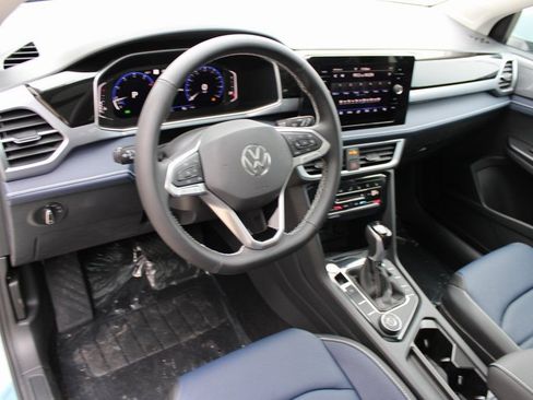 New 2026 Volkswagen Taos SEL AWD/4WD image 9