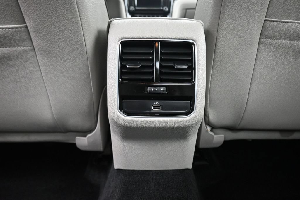 Used 2017 Volkswagen Passat 1.8T SE FWD image 34