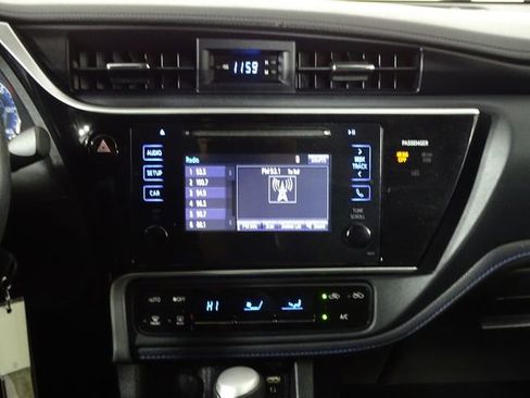 Used 2017 Toyota Corolla SE image 24