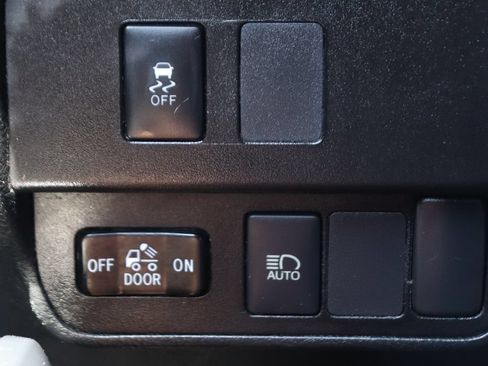 Used 2020 Toyota Tacoma SR w/ SR Convenience Package RWD image 18