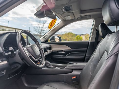 Certified 2024 Toyota Grand Highlander AWD image 15
