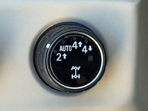 Used 2018 Cadillac Escalade ESV Luxury AWD/4WD image 17