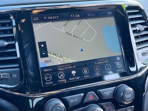 Used 2021 Jeep Grand Cherokee Laredo X image 13