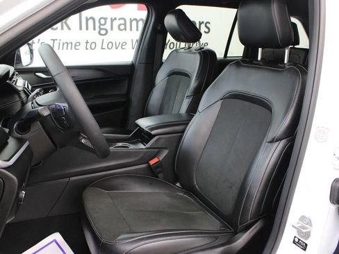 Used 2025 Jeep Grand Cherokee Altitude AWD/4WD image 14